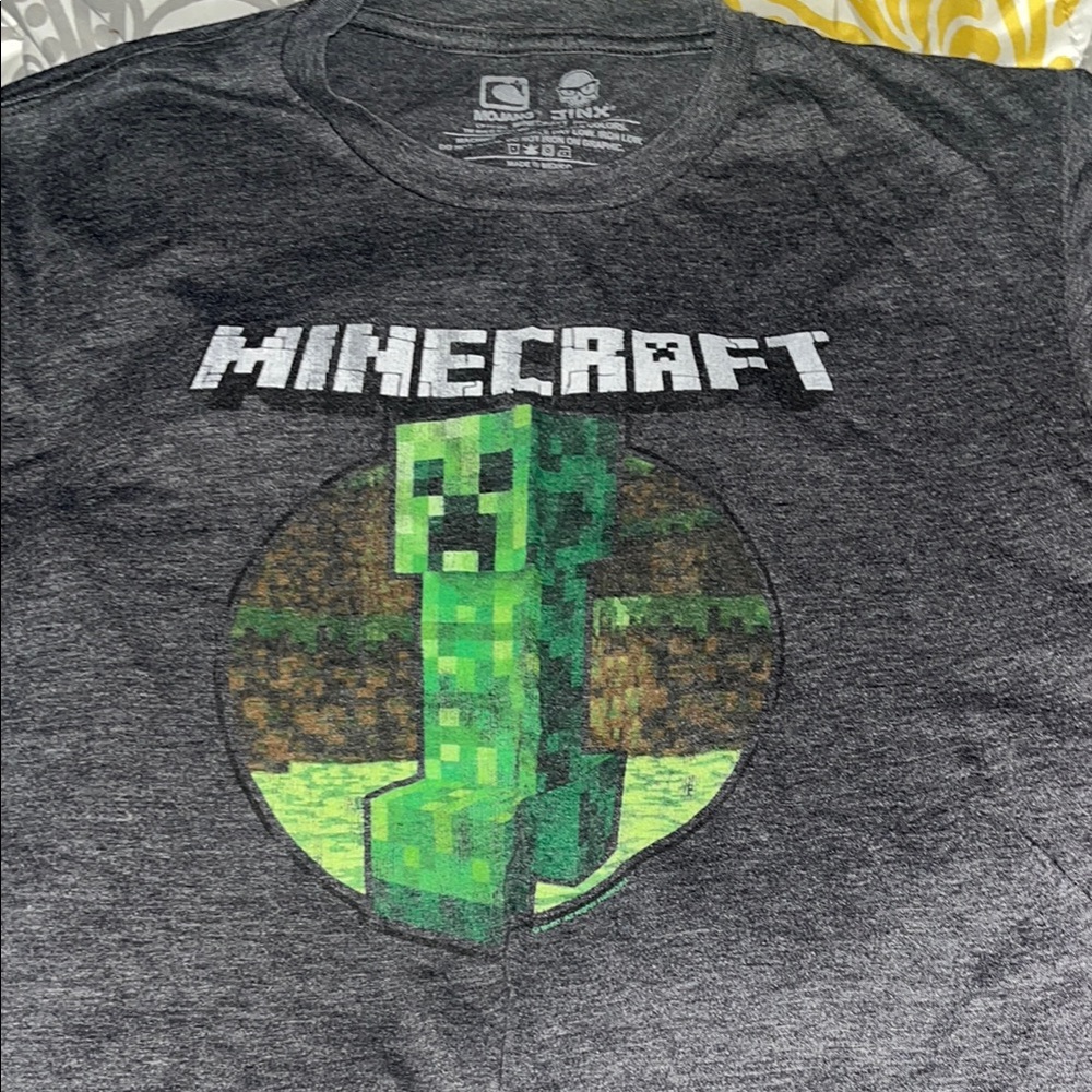 Minecraft short sleeve shirt size medium